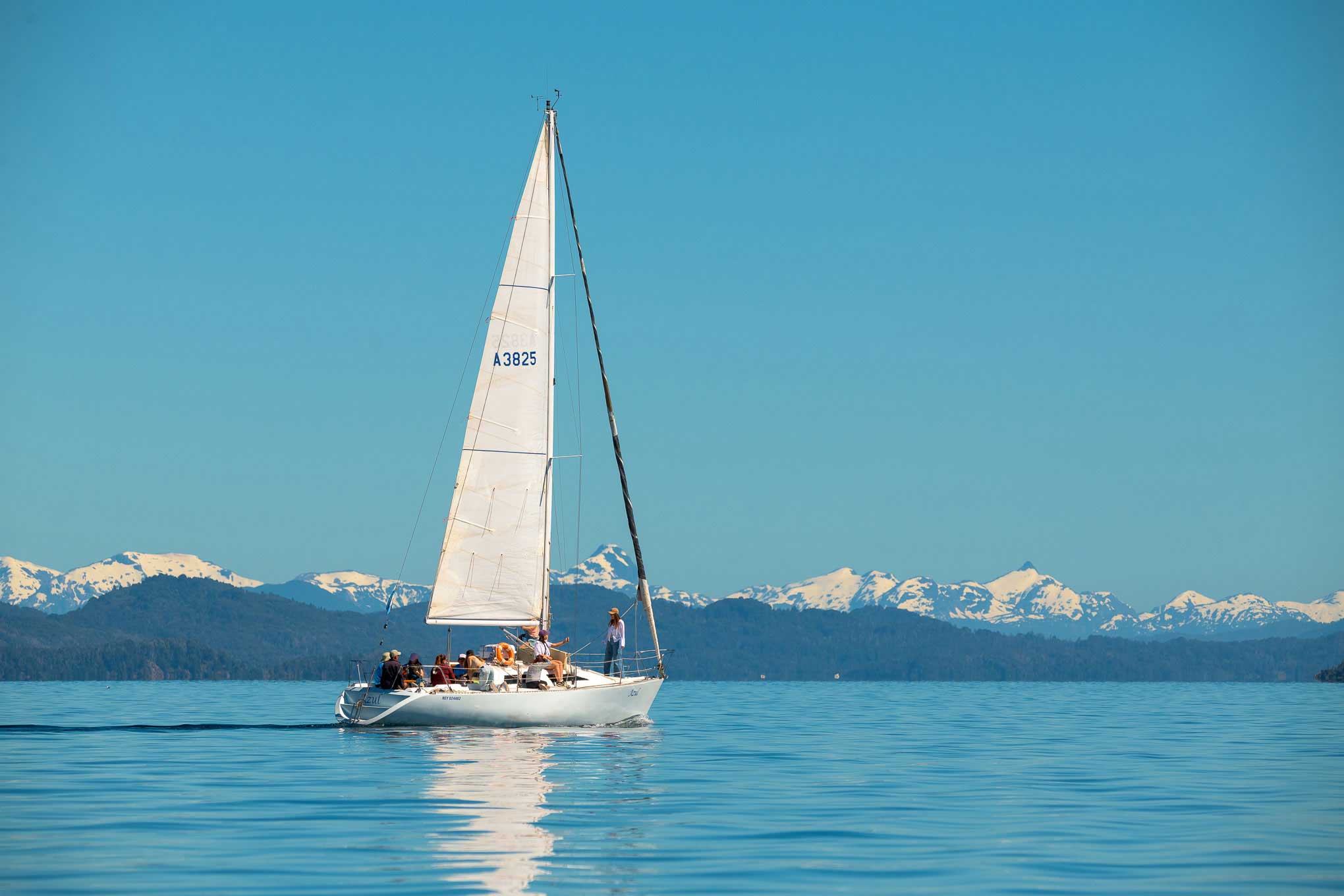 Velero Azul en la Patagonia, vista lateral